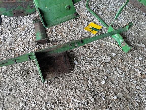 Image of John Deere 148 equipment image 4