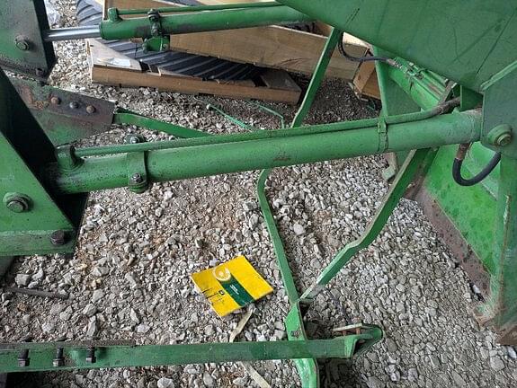 Image of John Deere 148 equipment image 3