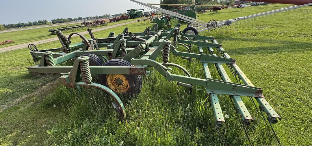 Image of John Deere 1600 Image 1