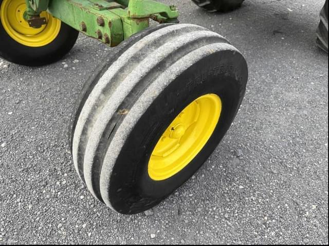 Image of John Deere 4030 equipment image 2