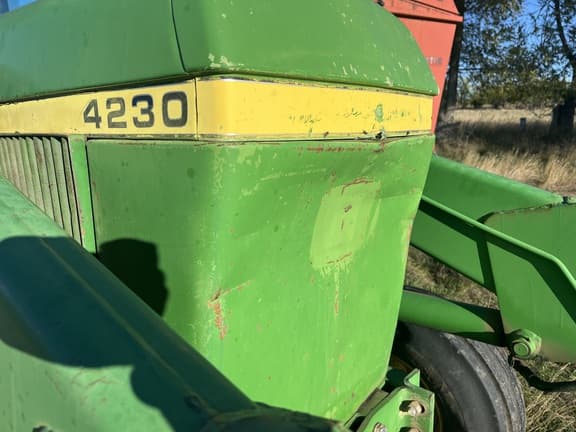 Image of John Deere 4230 equipment image 1