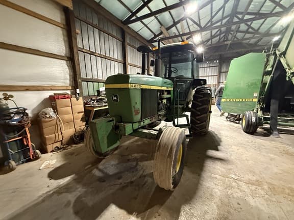 Image of John Deere 4230 equipment image 1