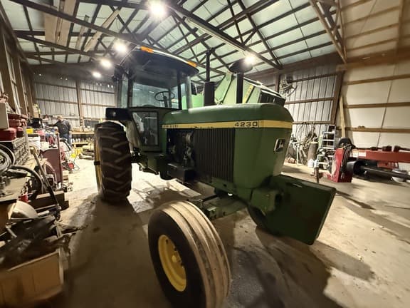 Image of John Deere 4230 equipment image 2