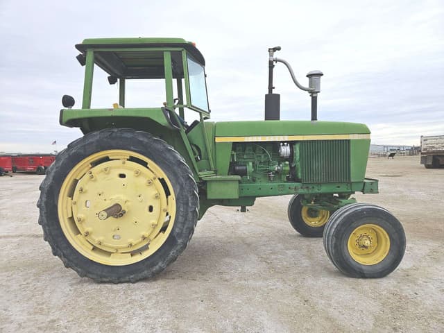 Image of John Deere 4230 equipment image 4
