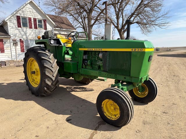 Image of John Deere 4230 equipment image 2
