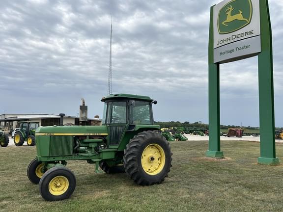 Image of John Deere 4230 equipment image 3