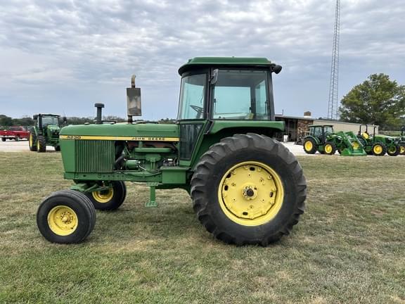 Image of John Deere 4230 equipment image 4