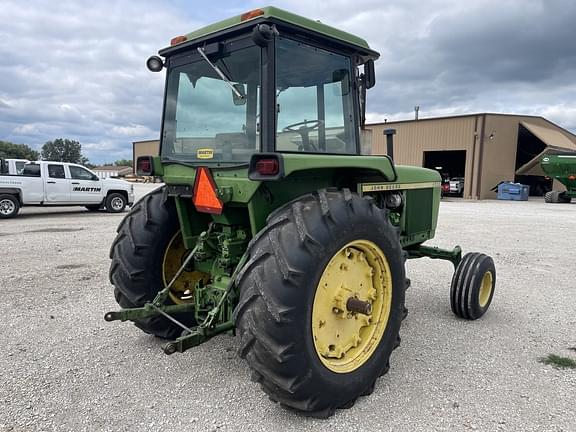 Image of John Deere 4230 equipment image 4