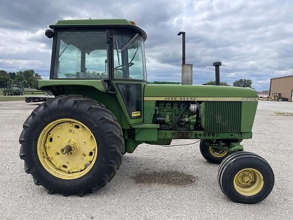 Image of John Deere 4230 equipment image 3