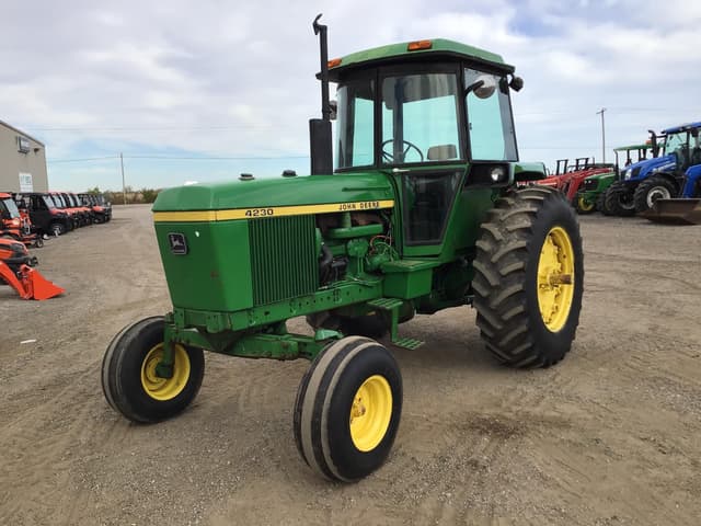 Image of John Deere 4230 equipment image 1