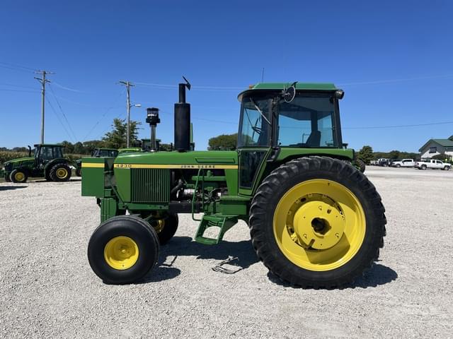 Image of John Deere 4230 equipment image 1