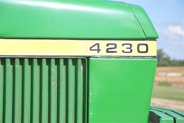 Image of John Deere 4230 equipment image 4