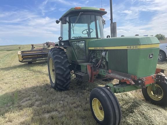 Image of John Deere 4230 equipment image 2