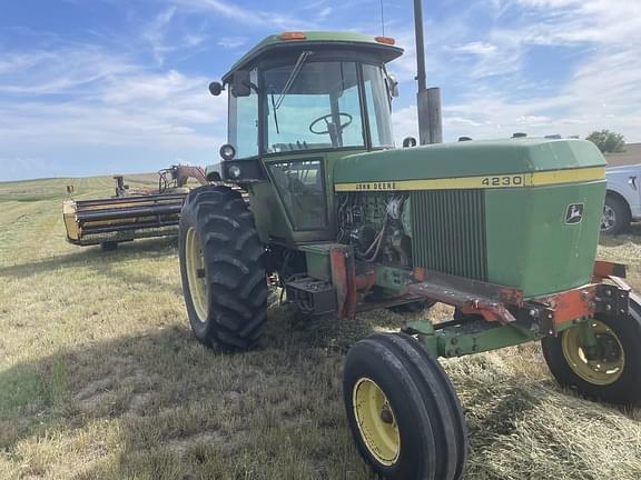 Image of John Deere 4230 equipment image 1