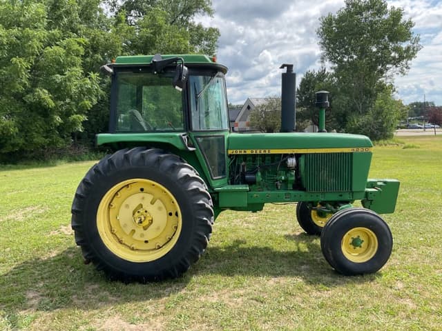 Image of John Deere 4230 equipment image 3