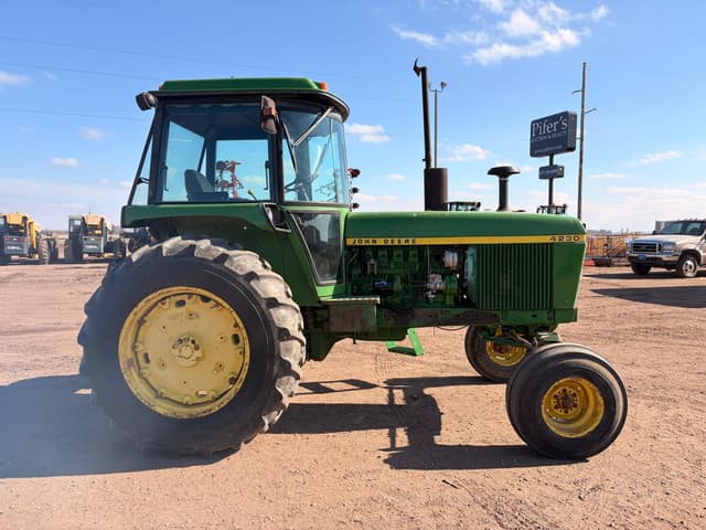 Image of John Deere 4230 equipment image 4