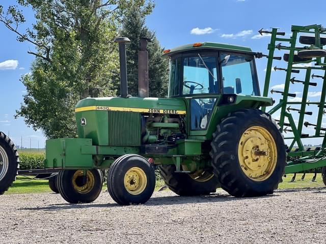 Image of John Deere 4430 equipment image 2