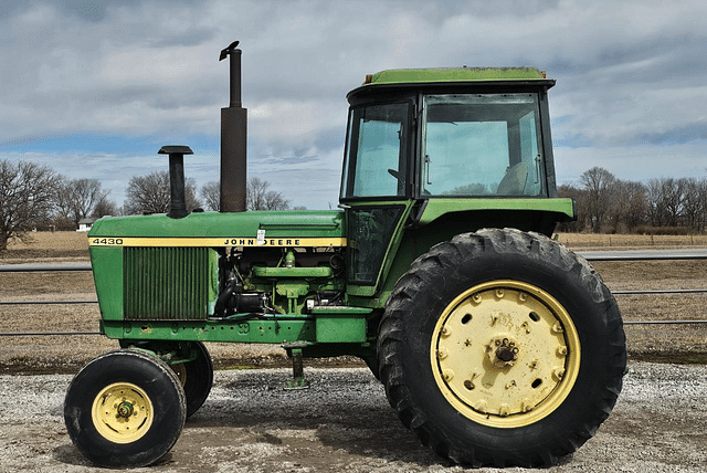 Image of John Deere 4430 equipment image 2