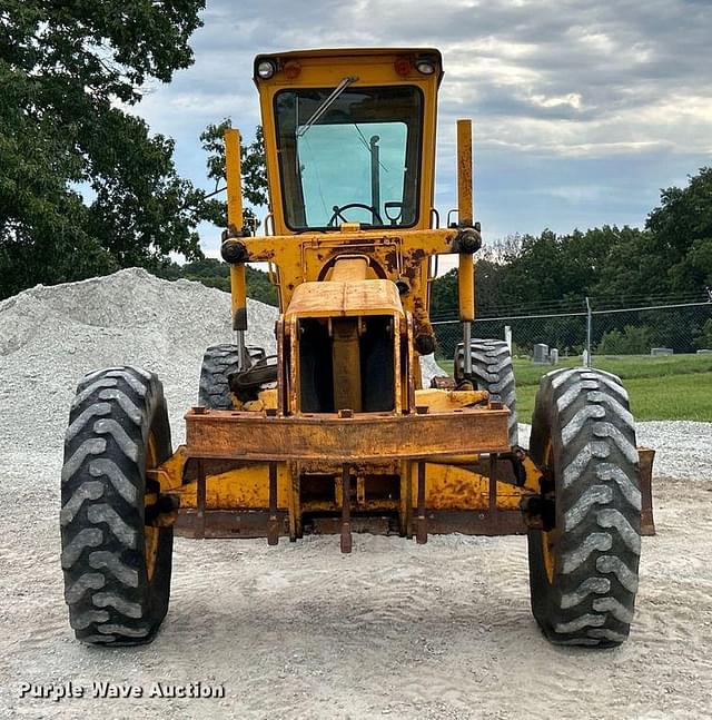 Image of John Deere 570A equipment image 1