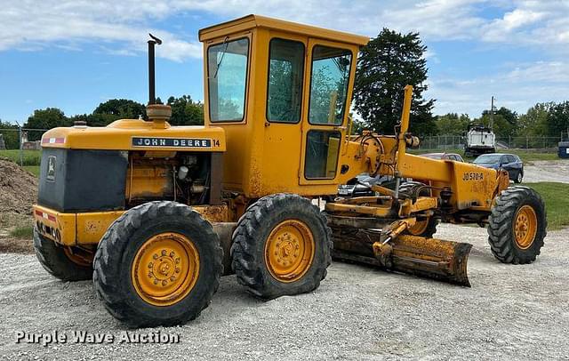 Image of John Deere 570A equipment image 4