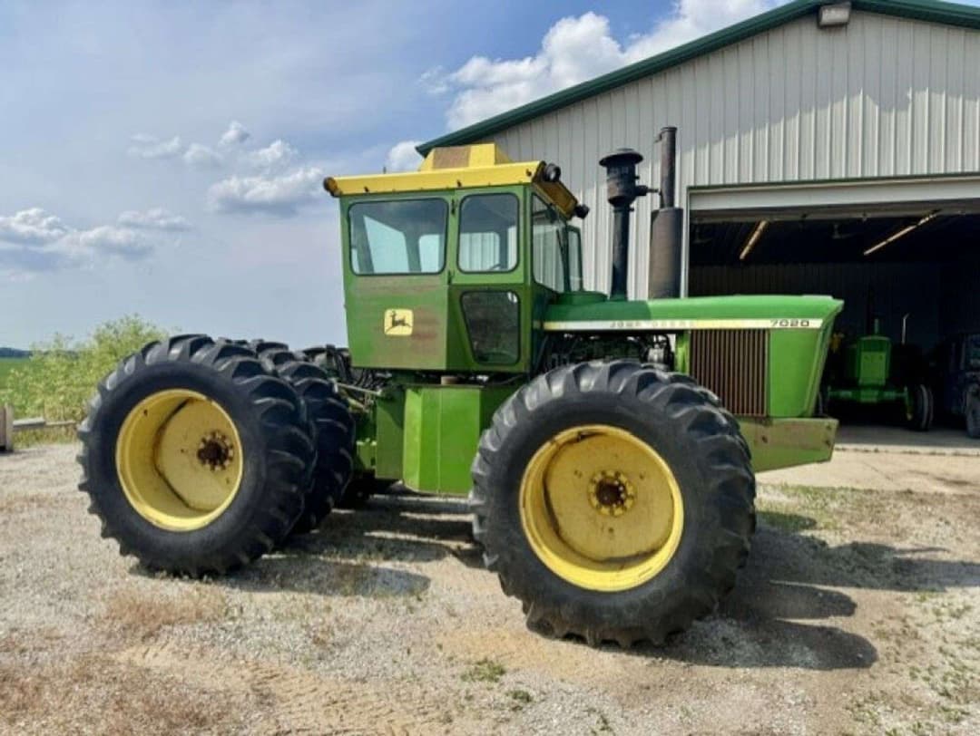 Image of John Deere 7020 Primary image