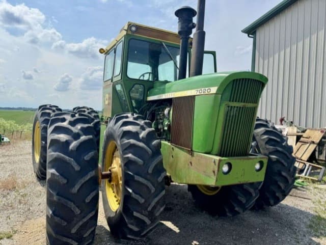 Image of John Deere 7020 equipment image 1