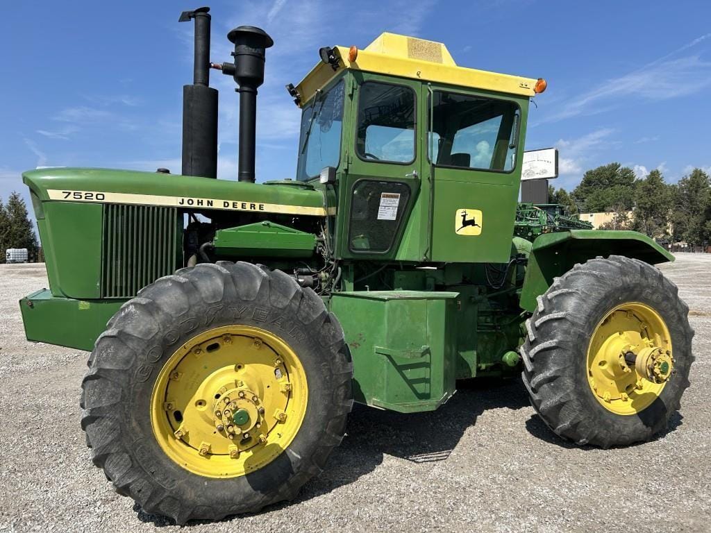 1973 John Deere 7520 Equipment Image0