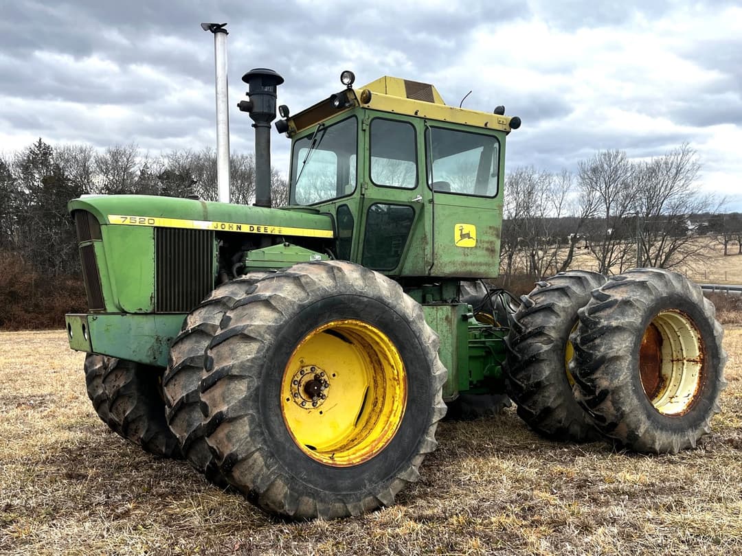 Image of John Deere 7520 Primary image