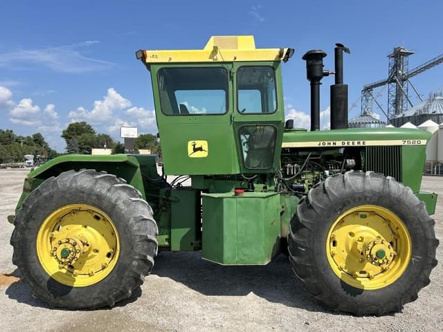 Image of John Deere 7520 equipment image 3