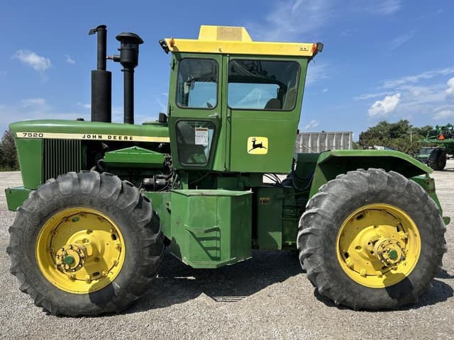 Image of John Deere 7520 equipment image 2