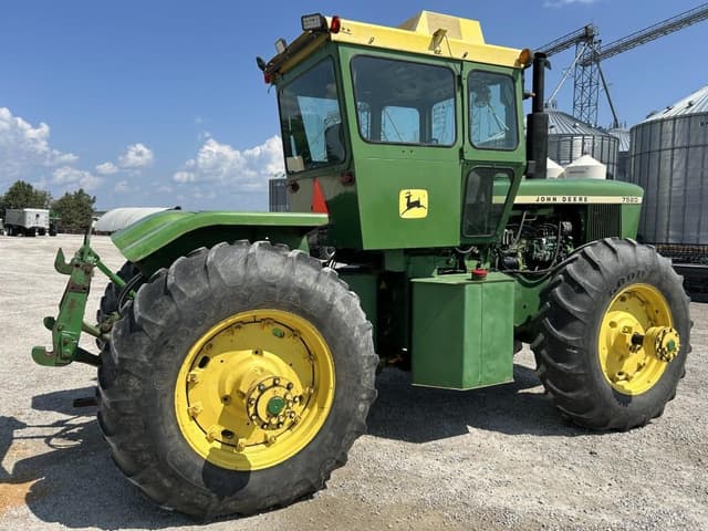 Image of John Deere 7520 equipment image 4