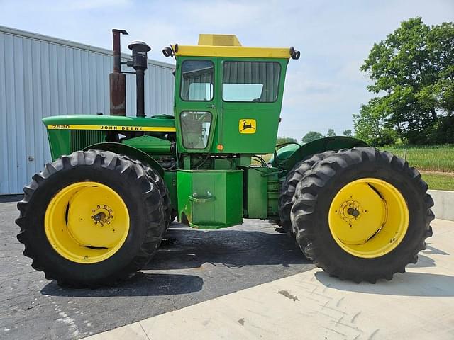 Image of John Deere 7520 equipment image 1