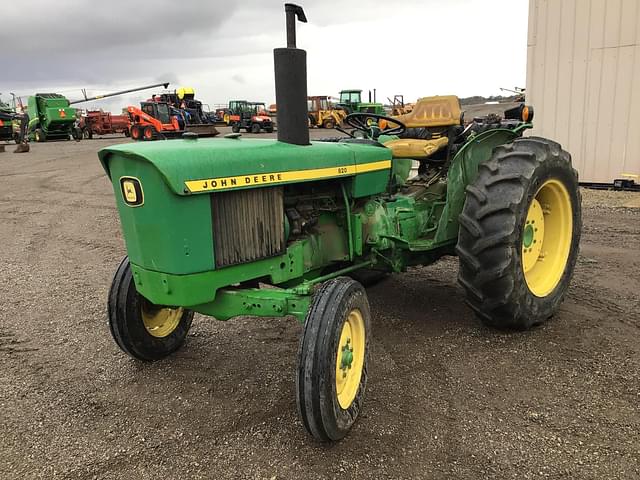 Image of John Deere 820 equipment image 1