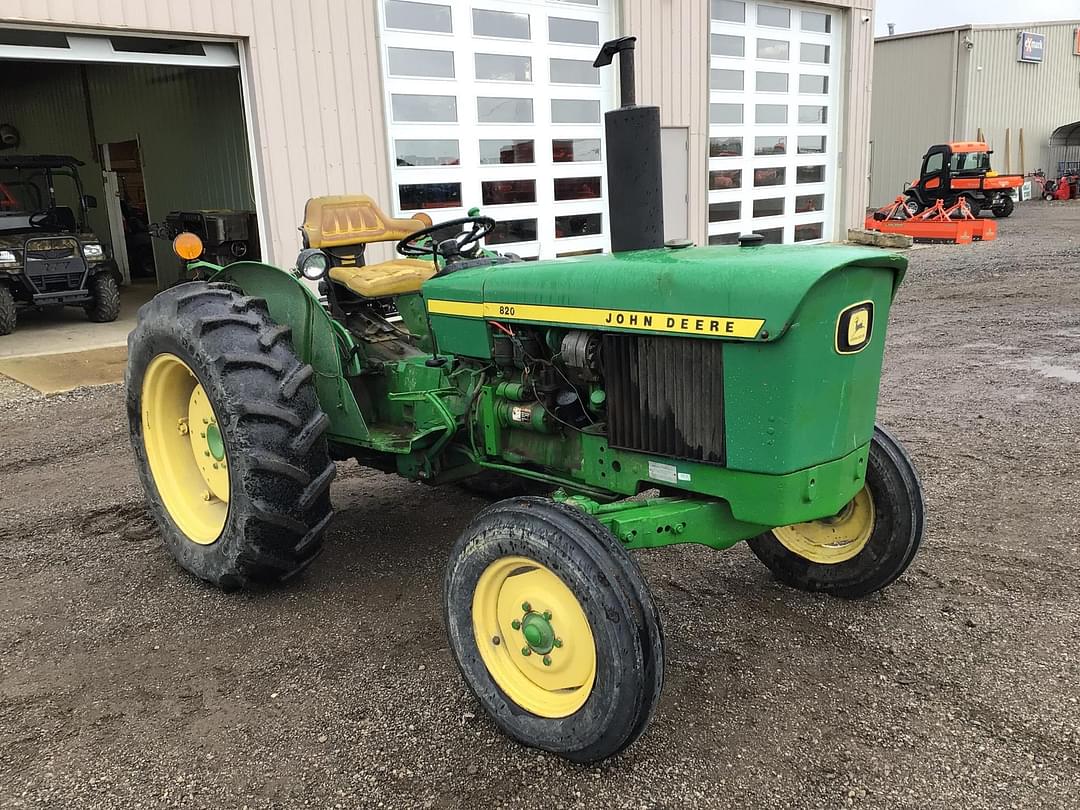 Image of John Deere 820 Primary image