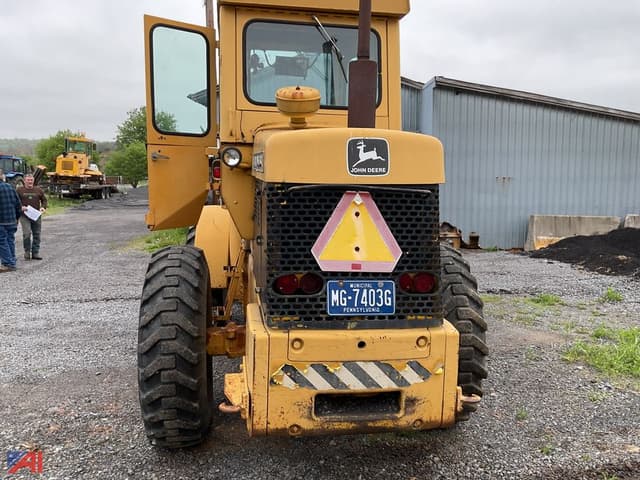 Image of John Deere 544A equipment image 1