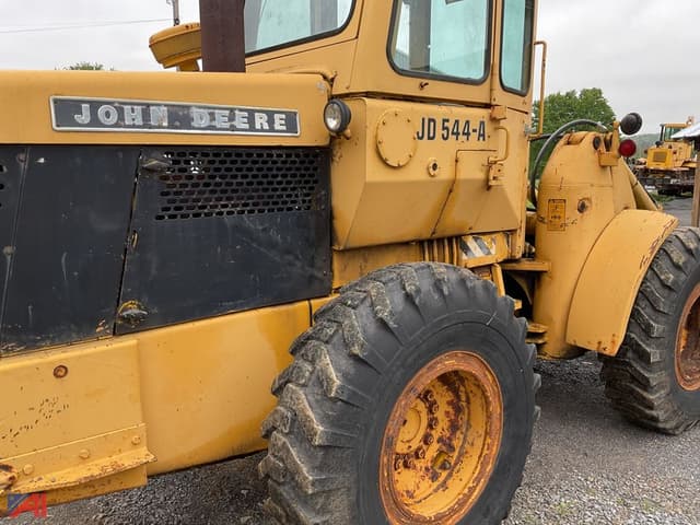 Image of John Deere 544A equipment image 3