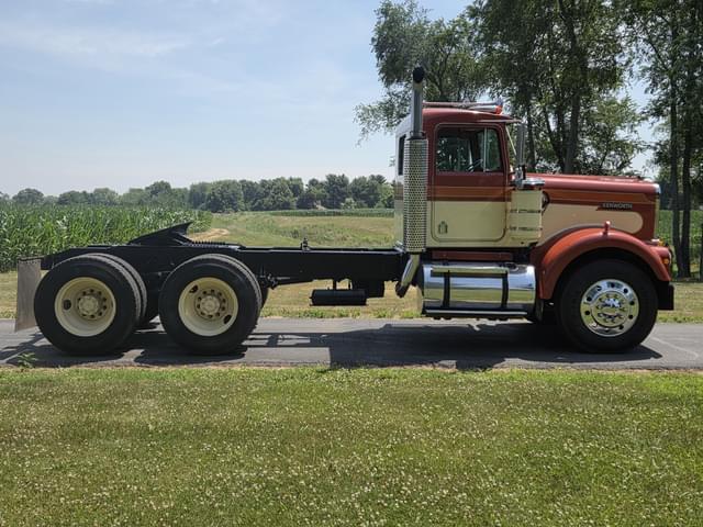 Image of Kenworth W900 equipment image 3