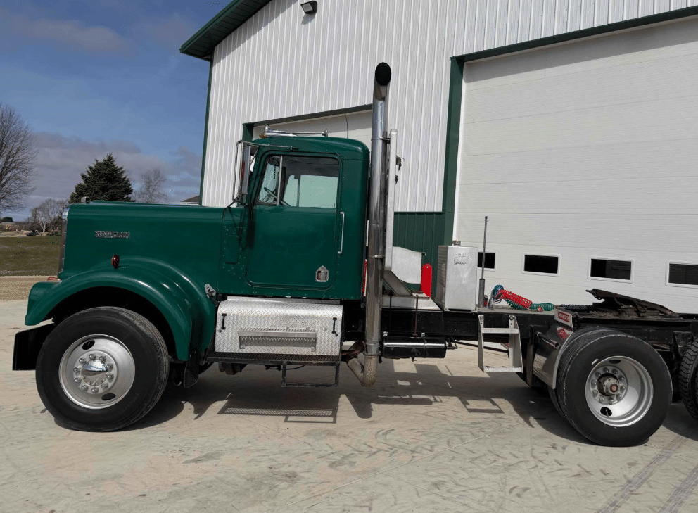 Image of Kenworth W900 Image 1