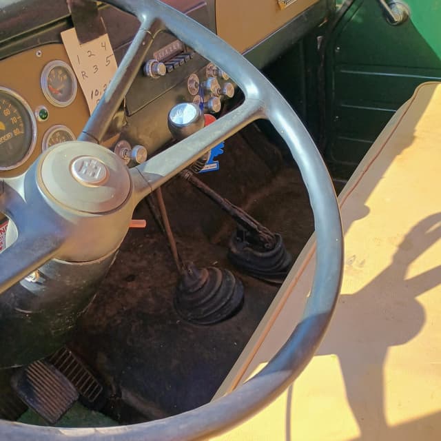 Image of International Loadstar 1600 equipment image 4