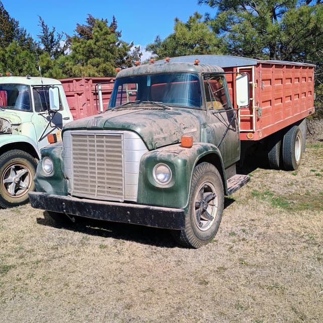 Image of International Loadstar 1600 equipment image 2