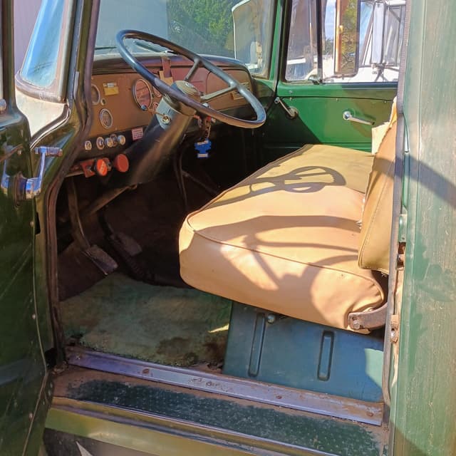 Image of International Loadstar 1600 equipment image 3