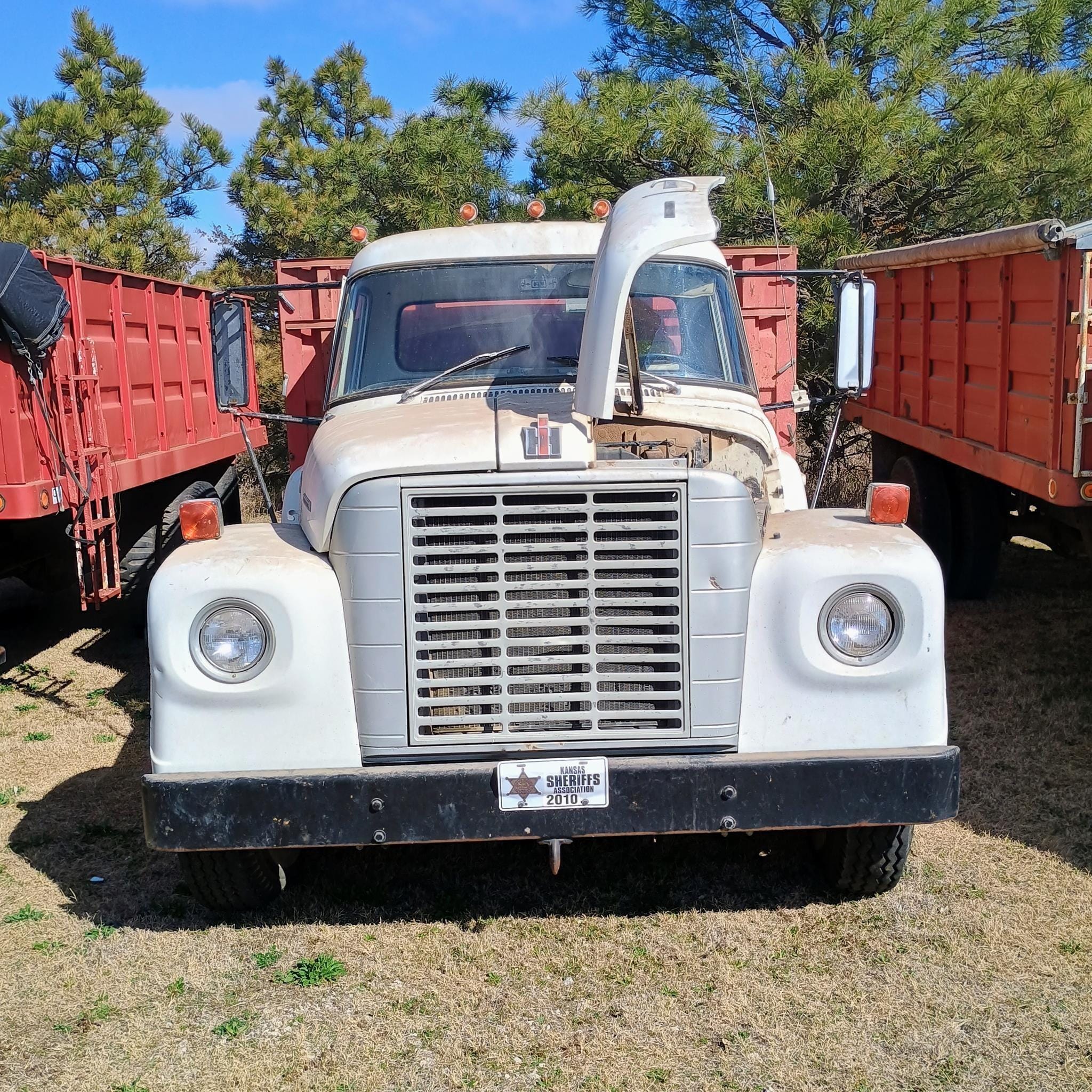 1973 International Loadstar 1700 Equipment Image0