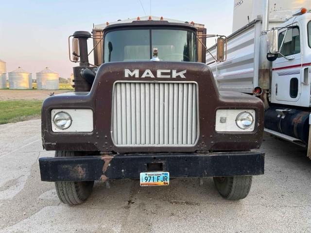 Image of Mack R-600 equipment image 1