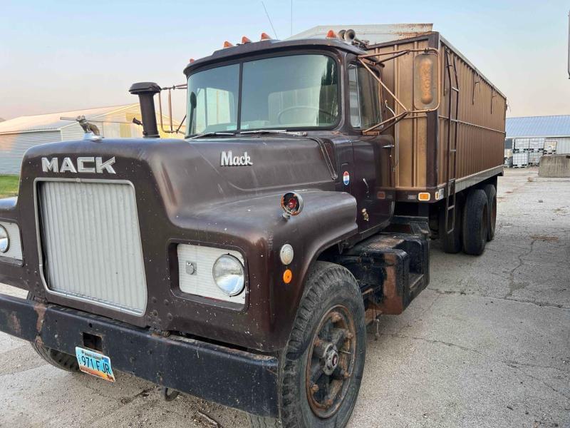 Image of Mack R-600 Primary image