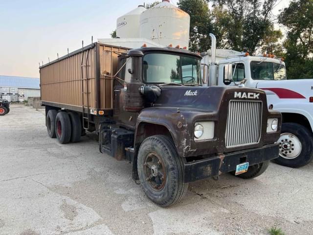 Image of Mack R-600 equipment image 2
