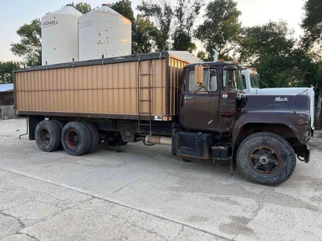Image of Mack R-600 equipment image 3