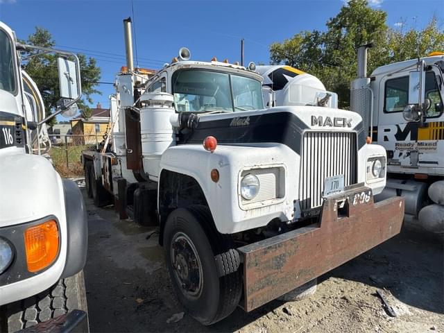 Image of Mack RD685S equipment image 2