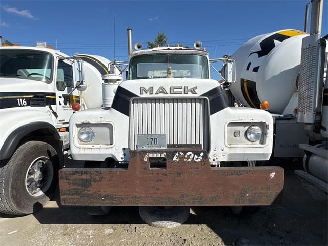 Image of Mack RD685S equipment image 1