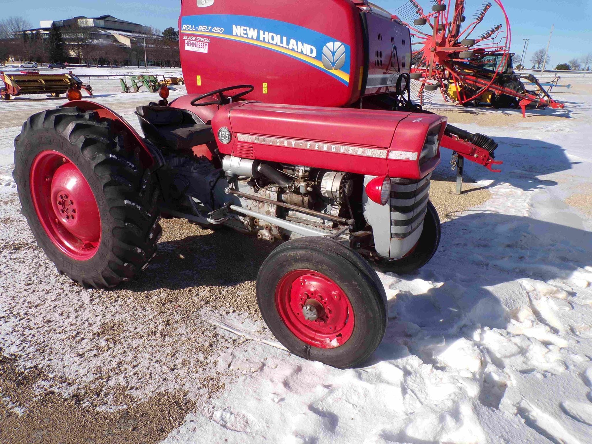 1973 Massey Ferguson 135 Equipment Image0