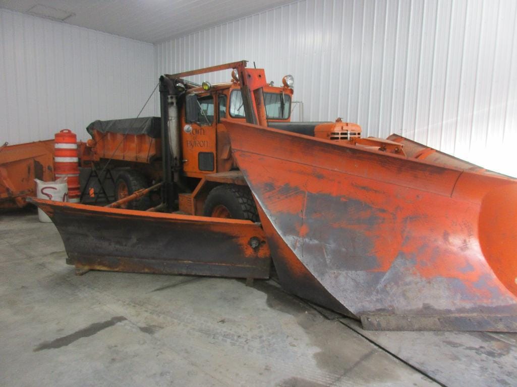 Main image Oshkosh Undetermined